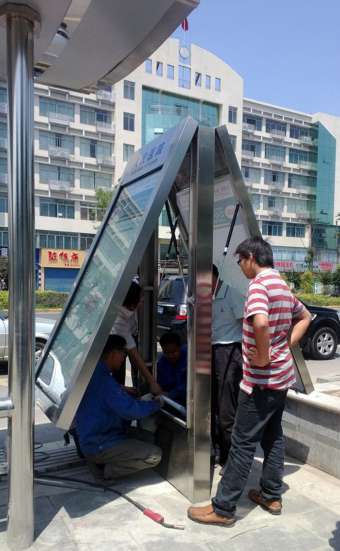 江西南昌不銹鋼候車亭安裝完成圖片三